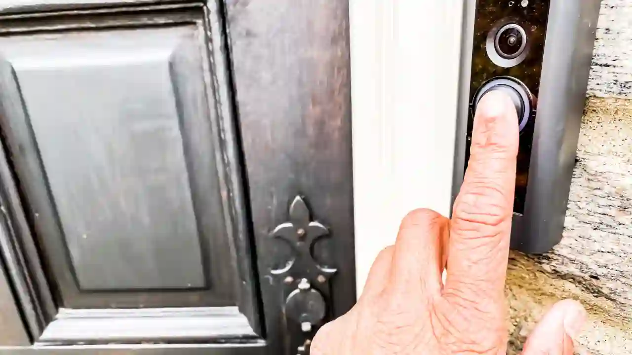 person trying to use ring doorbell speakers