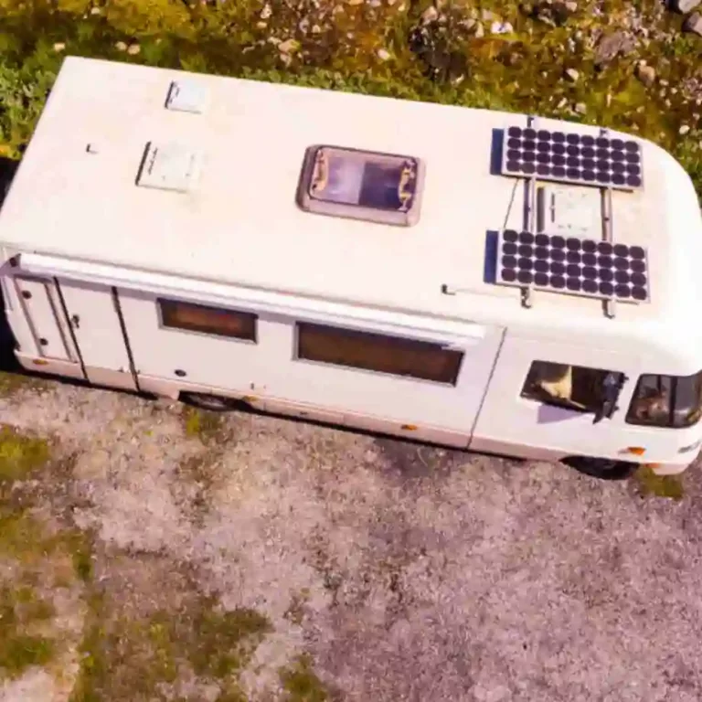 Hoe installeer je zonnepanelen op je camper?